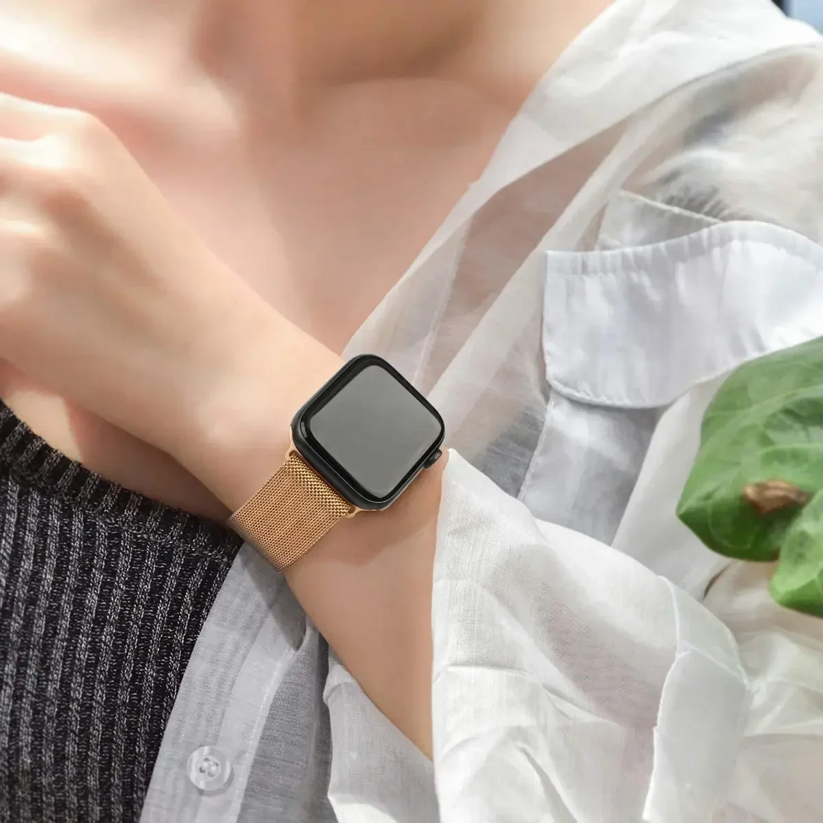 磁気ループストラップ Apple Watch バンド 44  - Milanese Loop Magnetic のレビューと価格
